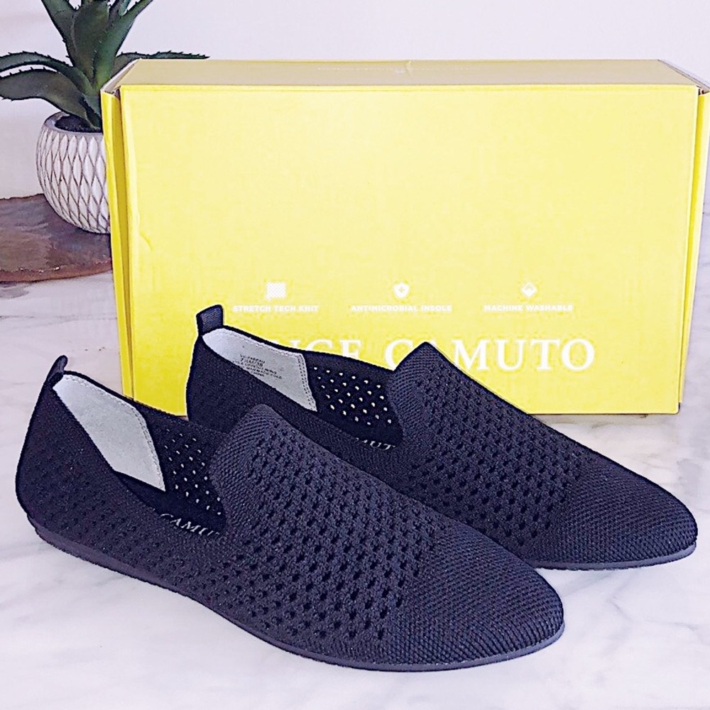 Vince Camuto Knit Black Flats Size 7.5